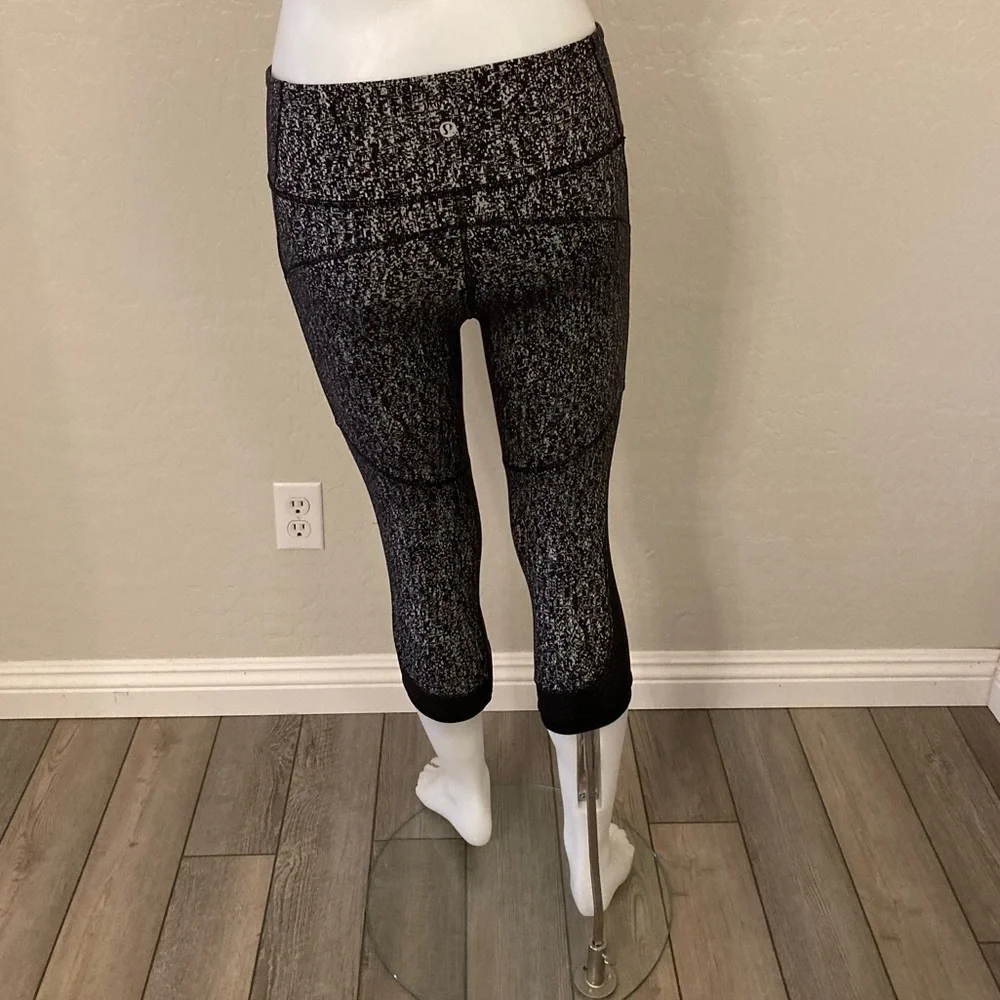 Lululemon Fit Physique Cropped Jacquard Mesh Leggings Size 6